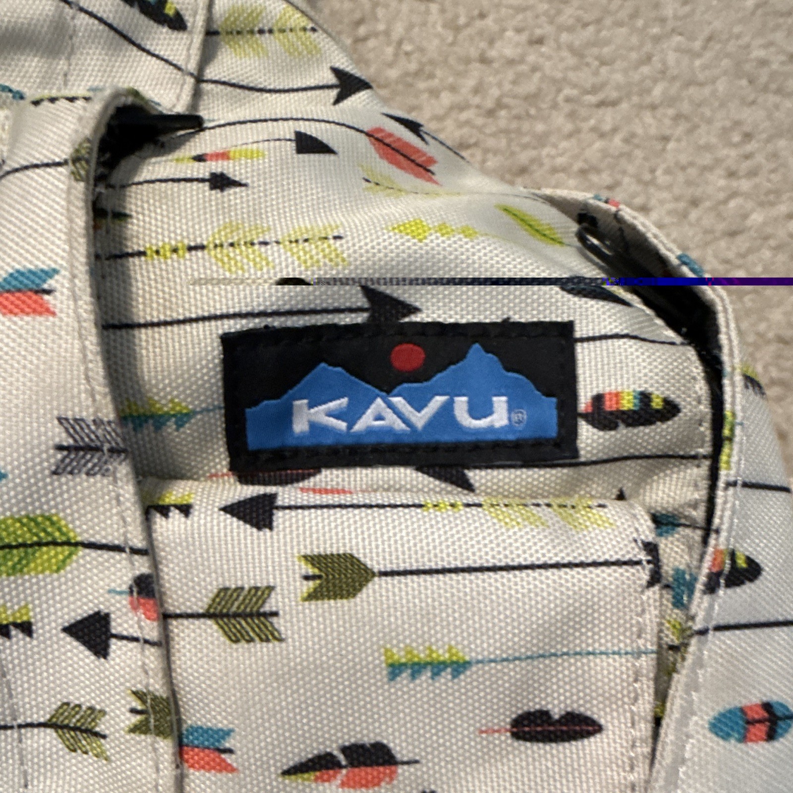 KAVU Arrow White/Multicolor Crossbody Sling Bag Adjustable Strap Zip