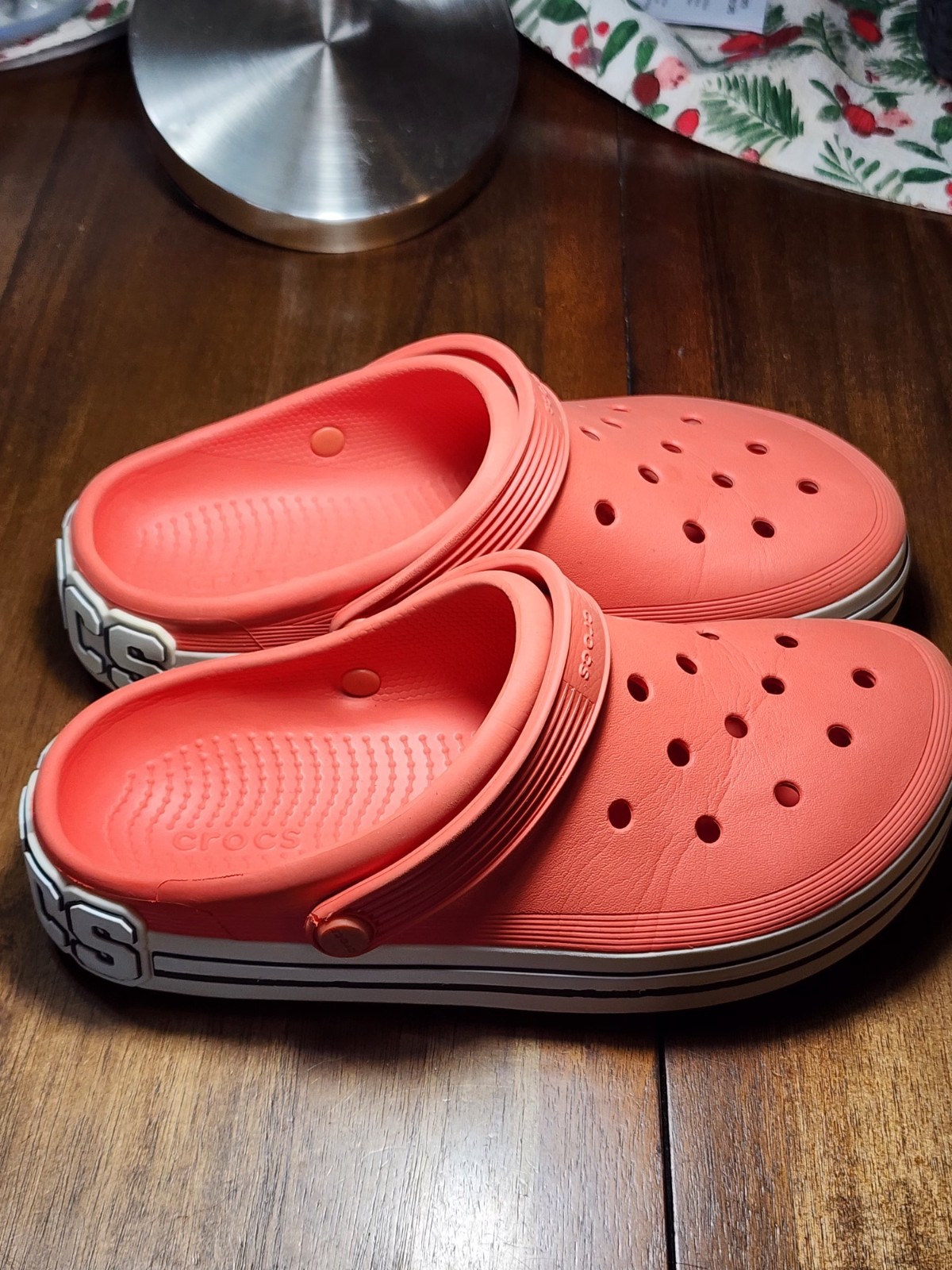 Crocs Sandals Clogs Orange Off Court Large Logo Women’s 9,Mens 7 Large EUC
