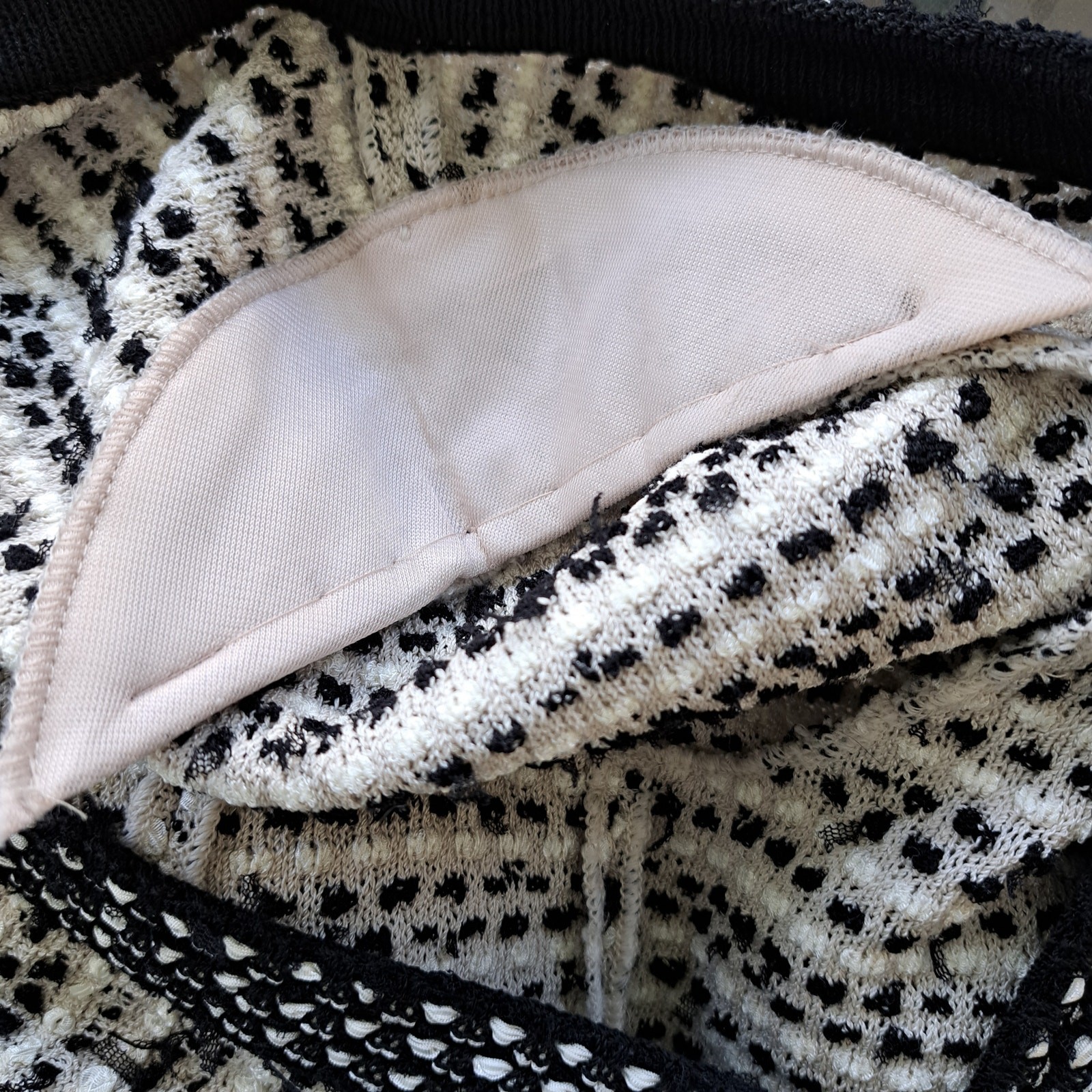 ST. JOHN Knit Ribbon Tweed Jacket Size 4 Zip Front Ivory Black Collarless Blazer