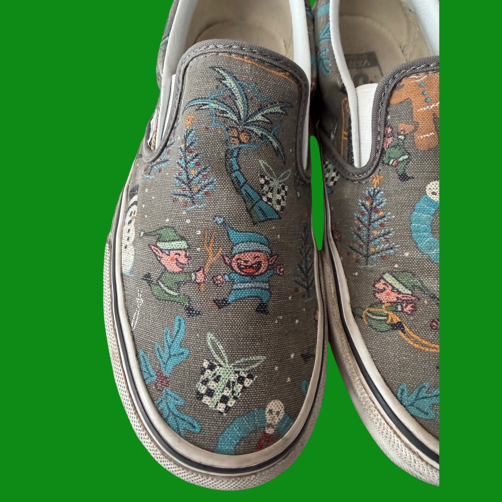 Vans Classic Slip-On Christmas Elves Grey Canvas Shoes Mens 5 Womens 6.5