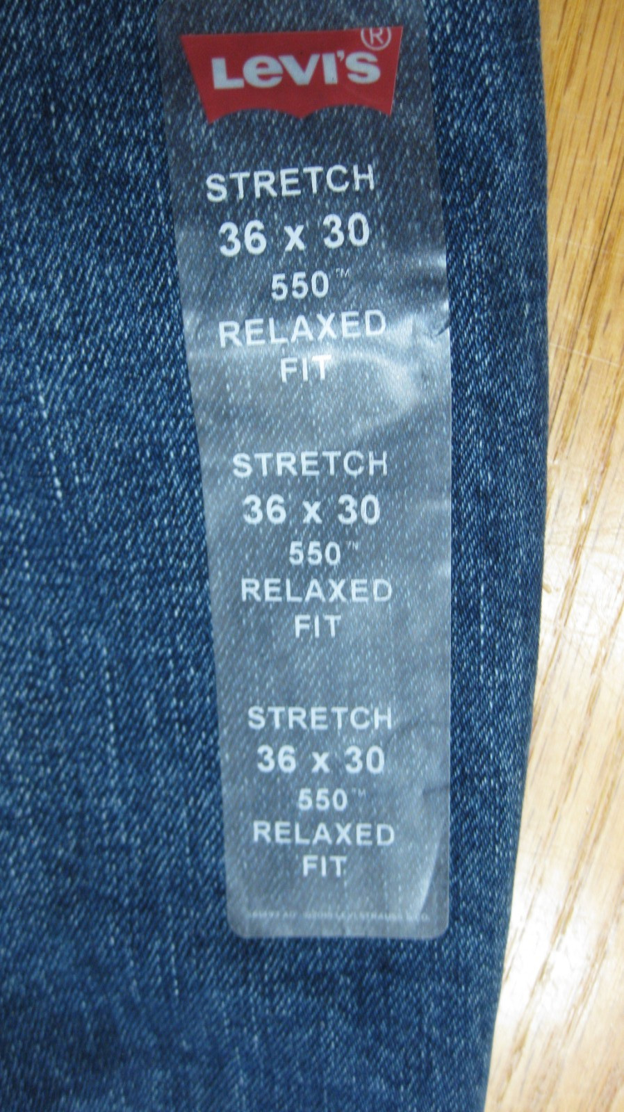 NWT – Levi’s 550 Relaxed Fit Tapered Leg Blue Med Stonewash Jeans – size 36/30
