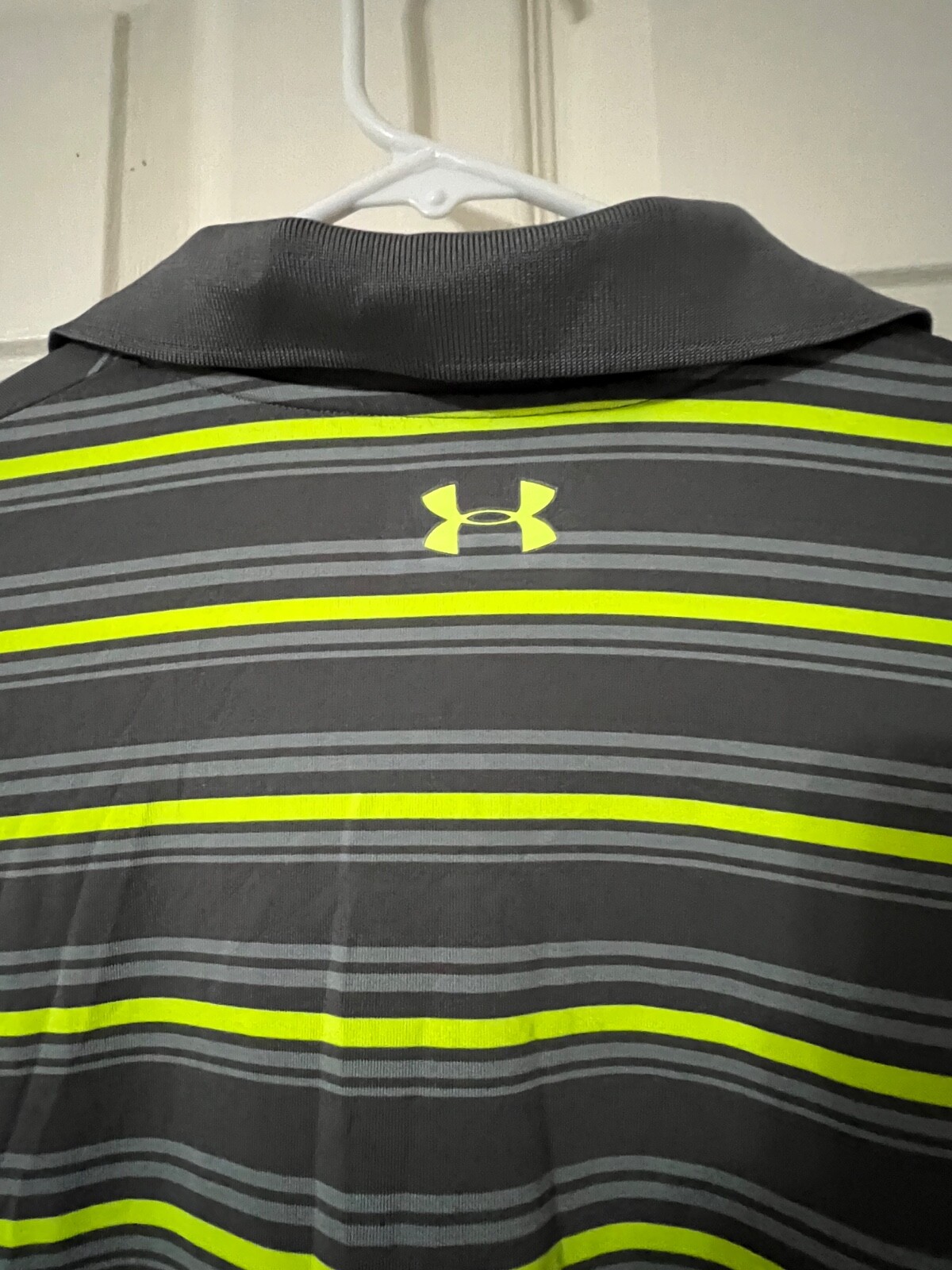 Under Armour Loose Short Sleeve Polo Shirt Heatgear Mens L Large EUC Gray Green