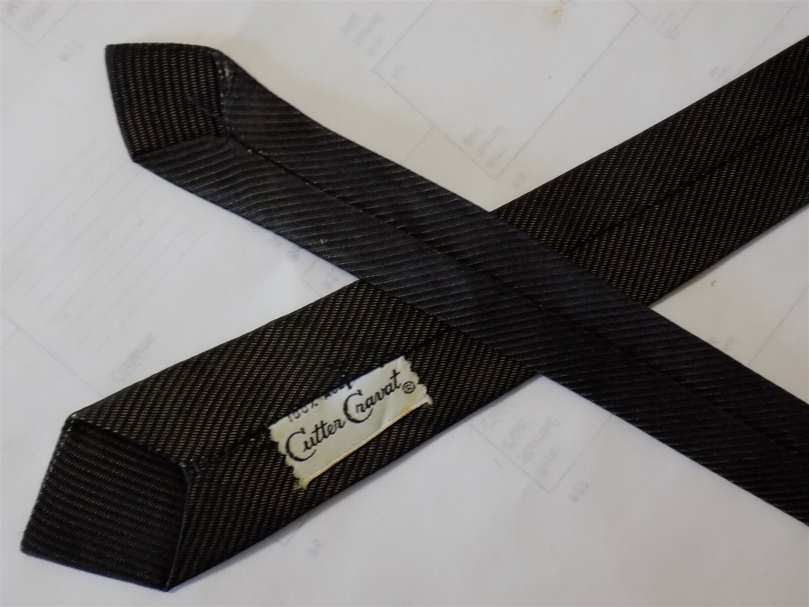 CUTTER CRAVAT Necktie Black/Gold 53 1/2″ x 1 1/2″ NARROW