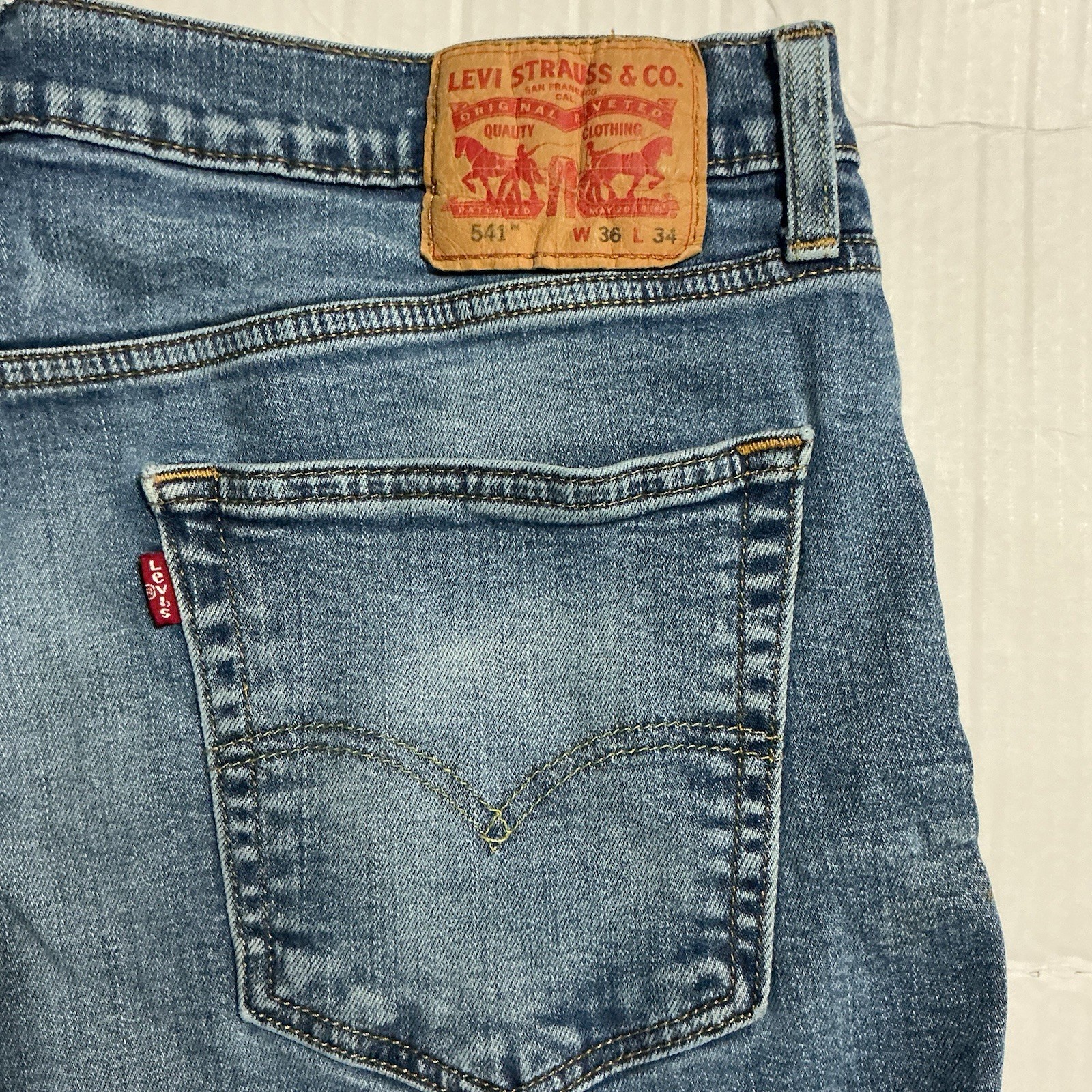Levi’s 541 Men’s Jeans Athletic Fit, Tapered Leg, Blue Denim 36×34