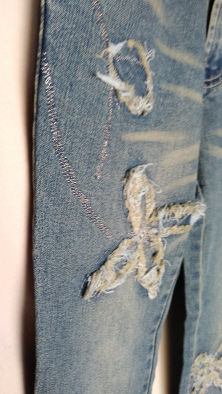 Lovery 21″ x 22″ Flared Leg Stretch Distressed Denim Low Rise Jeans