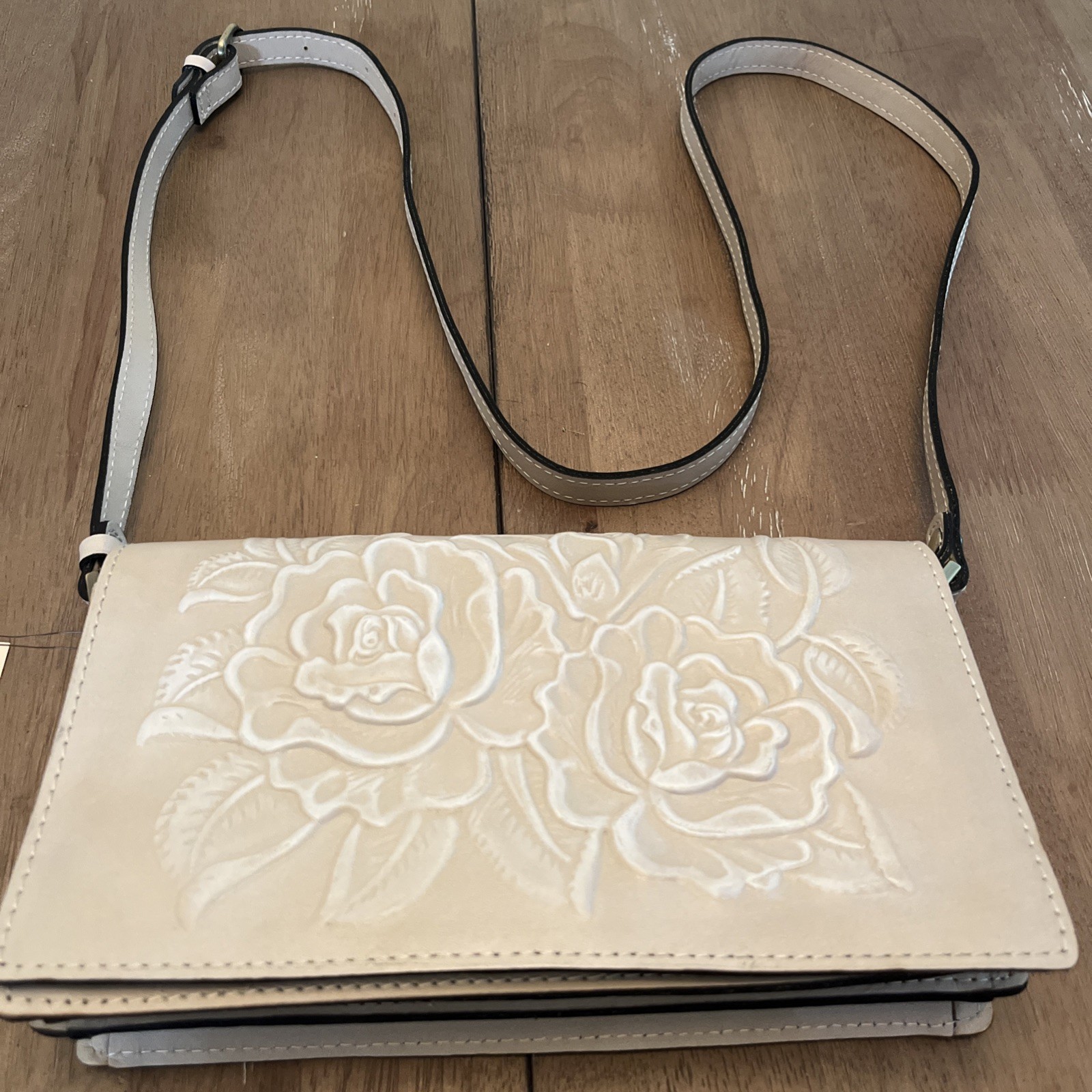 NWT Patricia Nash Kent Leather Crossbody chalk white