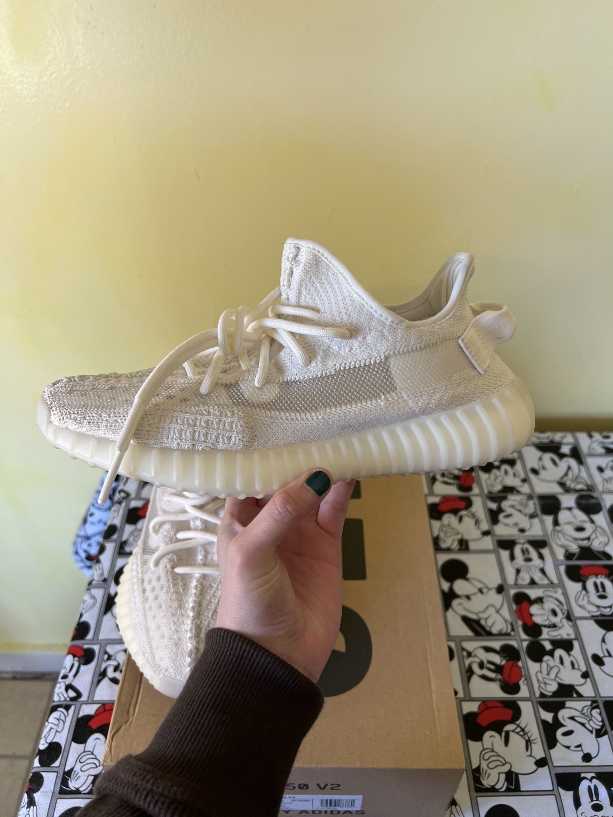 SIZE 6.5 – Adidas Yeezy Boost 350 V2 ‘Bone’ / USED WITH BOX