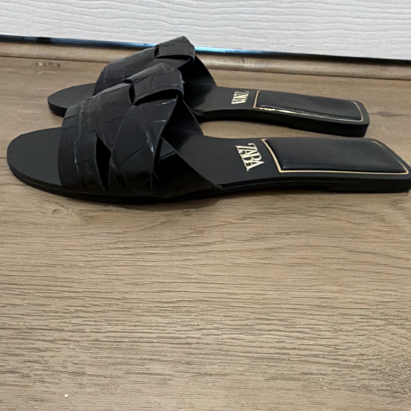 ZARA Black Crocodile Pattern Slide Sandals Women’s US 7.5/ EU 38 Black