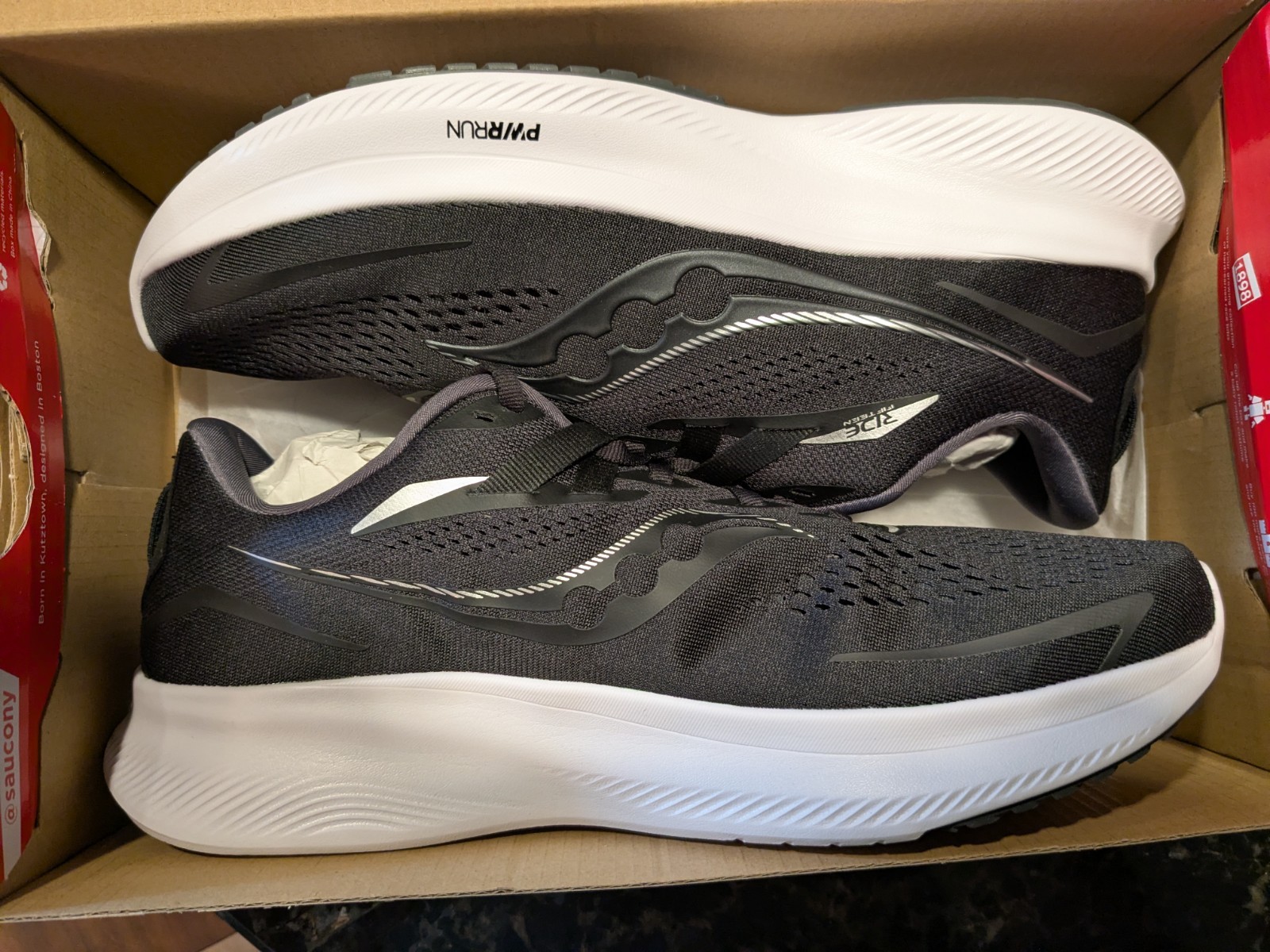 Size 11 – Saucony Ride 15 WIDE Black White NEW