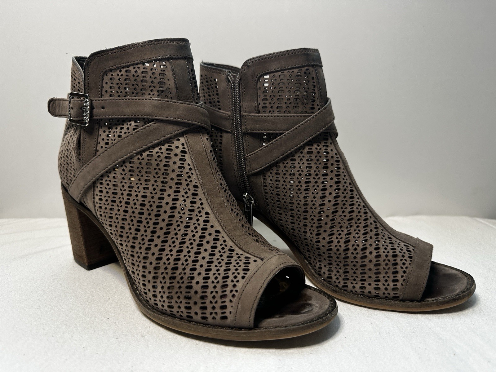 Vince Camuto – VC-TENAY – Stone Taupe True Suede – 8.5M