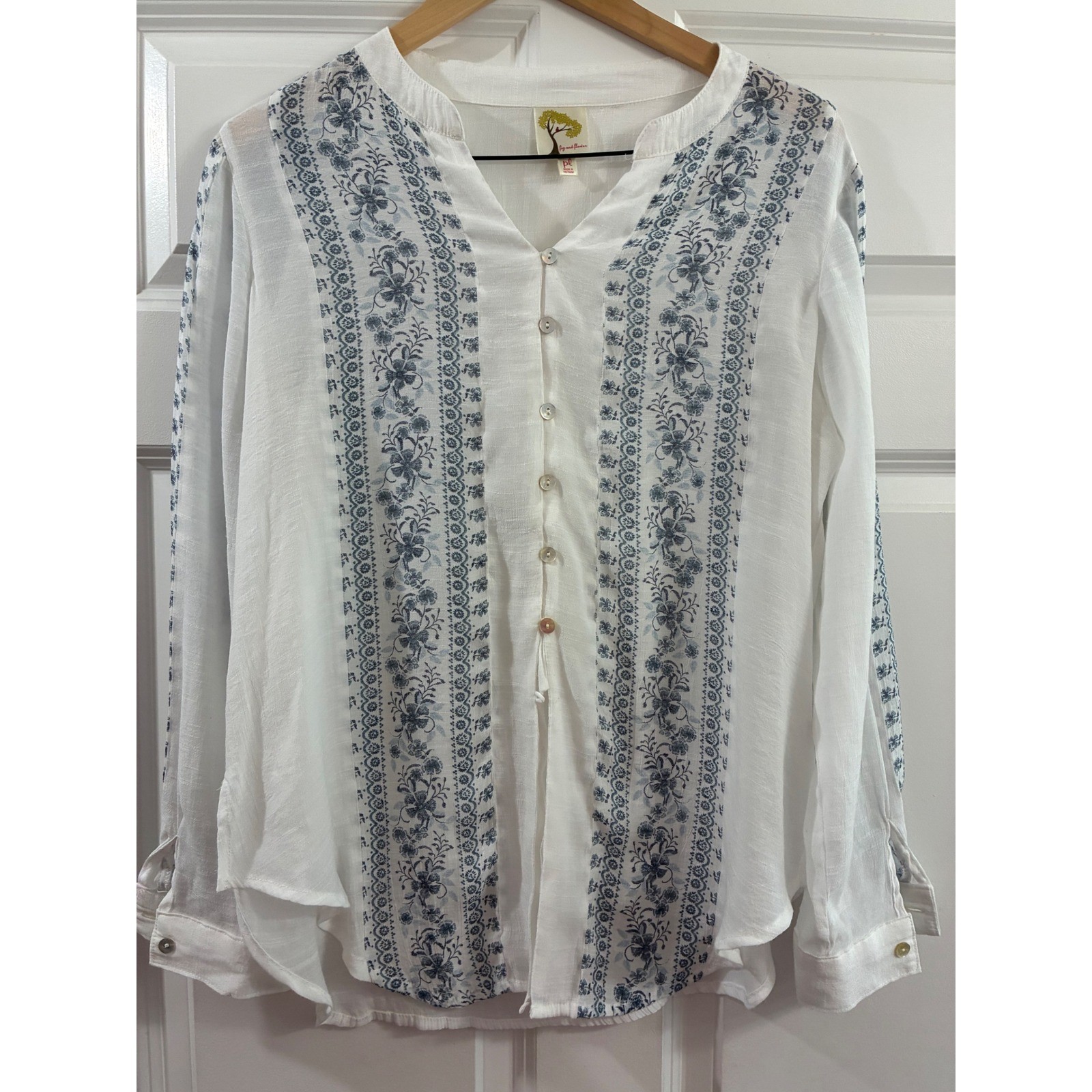 Fig and Flower White Blue Floral Stripe Button Down Blouse Petite L JIM3092PC