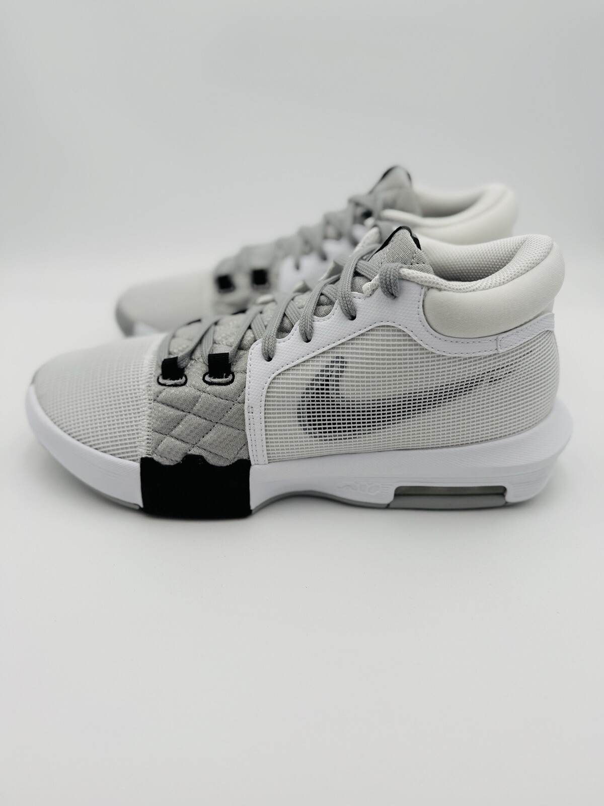 Nike LeBron James Witness VIII 8 White Light Smoke Grey Black FB2239-100 Mens