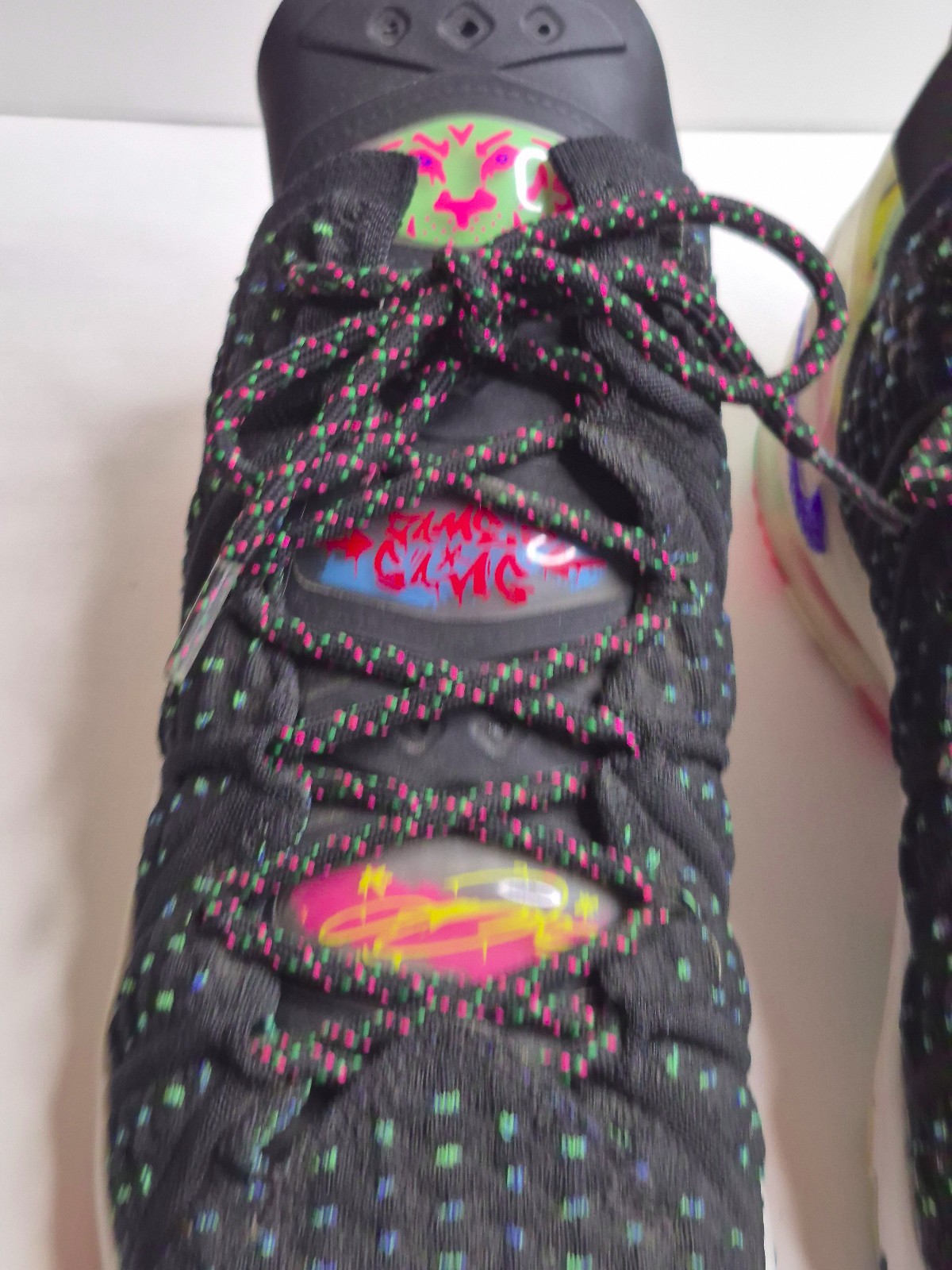 Nike Sneakers Men’s 8.5 LeBron 18 James Gang Multicolor Basketball Shoes