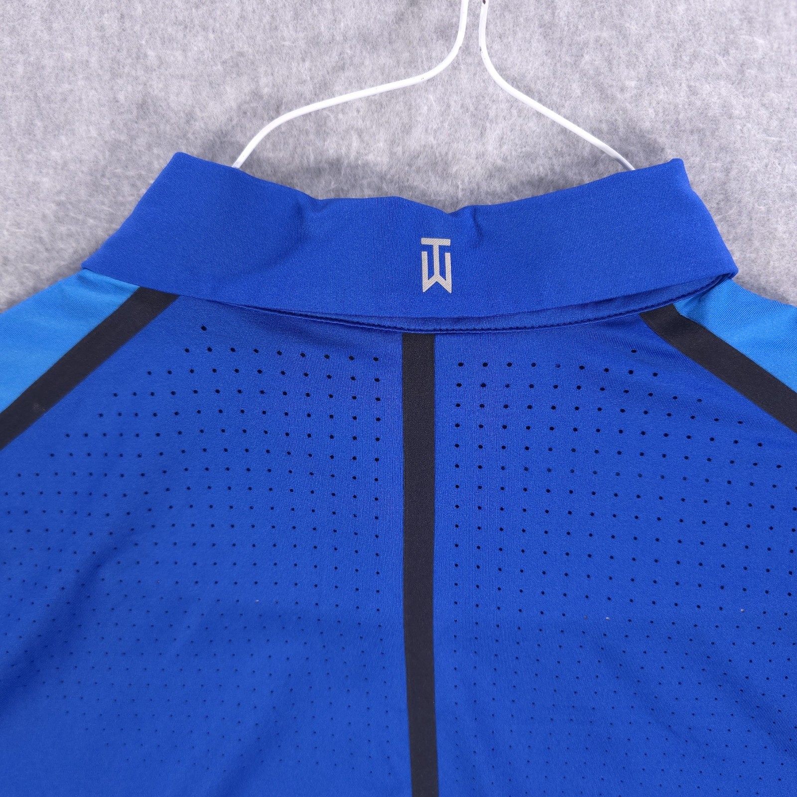 Nike Tiger Woods Golf Perforated Swoosh Advisory Staff Polo Shirt Mens Medium