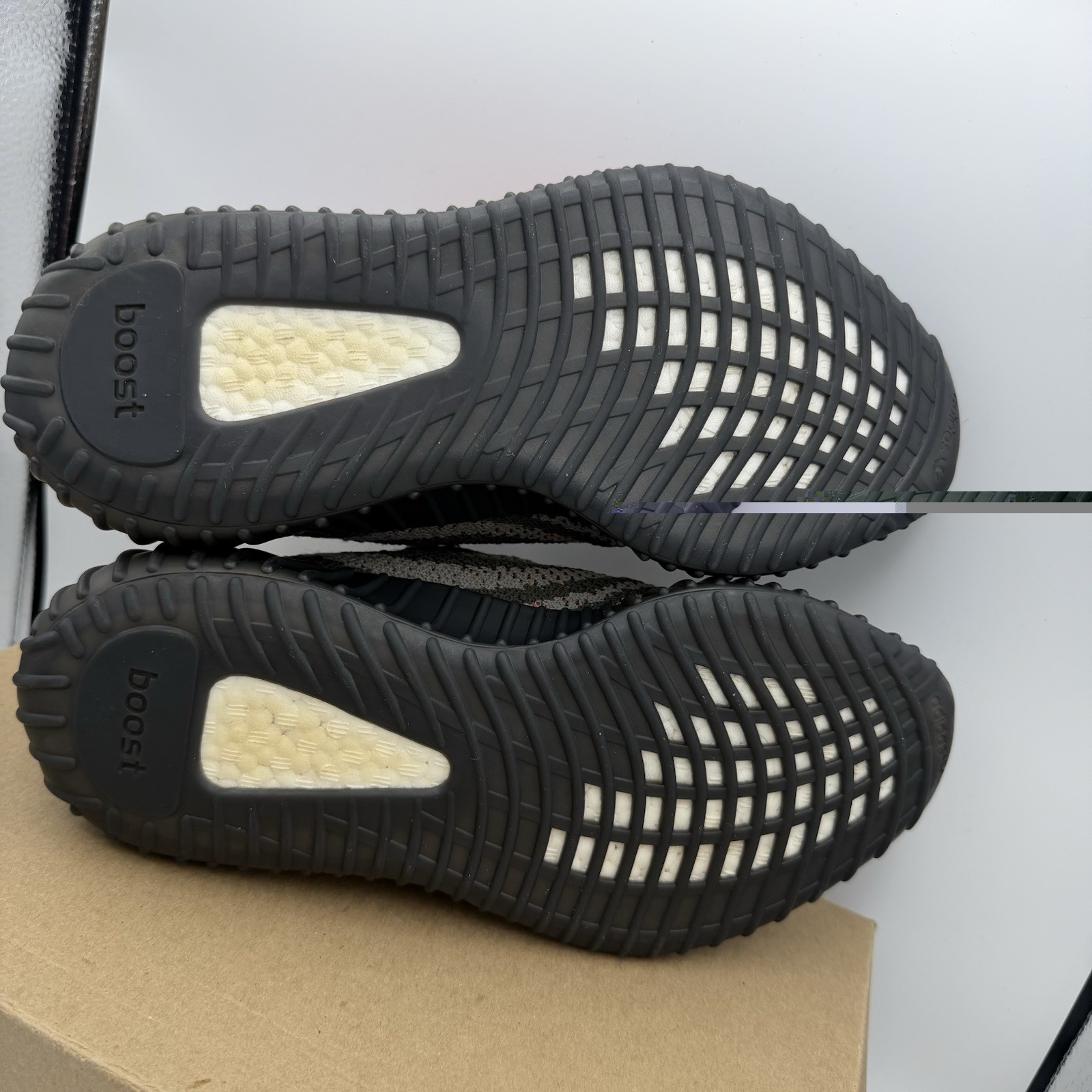 adidas Yeezy Boost 350 V2 Carbon Beluga active HQ7045 Size 8.5