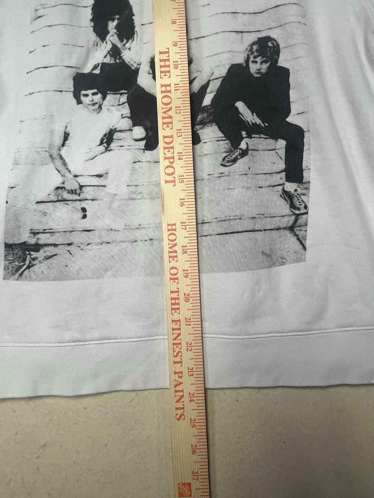 Queen Official Merch Rock Music Unisex Hoodie Sweatshirt White Size Small