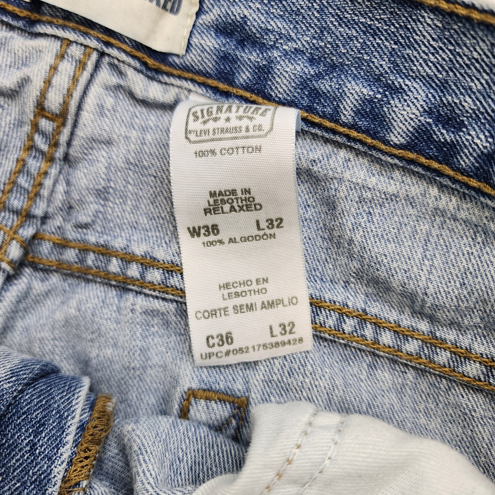 Levi Strauss & Co Signature Relaxed Mens W36 x L32 100% Cotton Light Blue Wash