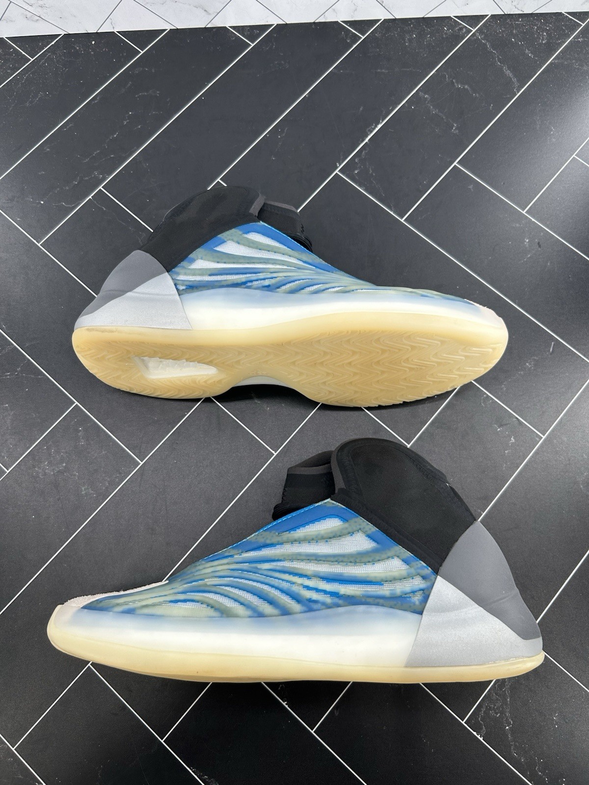 adidas Yeezy Quantum Frozen Blue Size 9.5 GZ8872