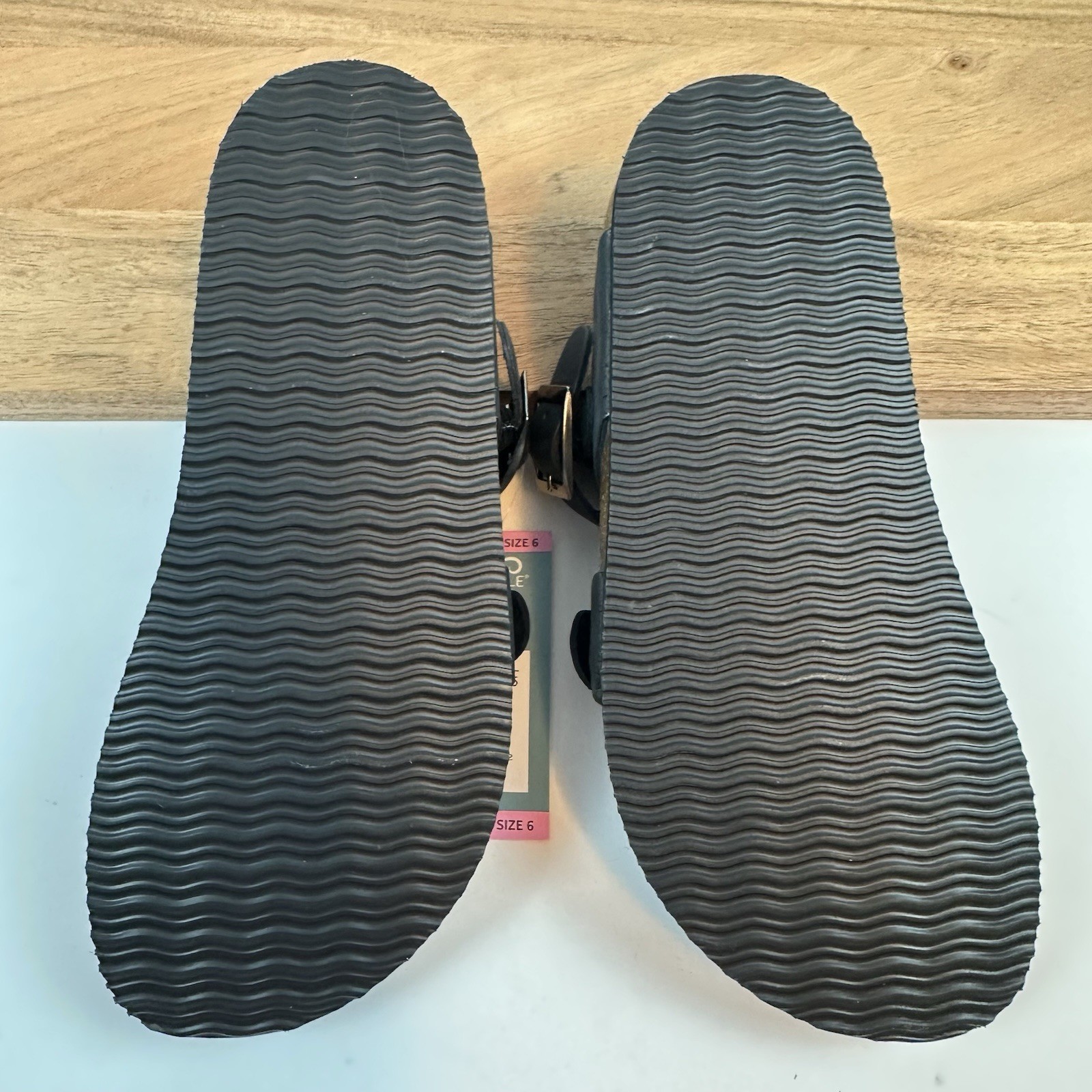 New NIB Womens Mountain Sole Black Leather Sandals Shoes Size 6