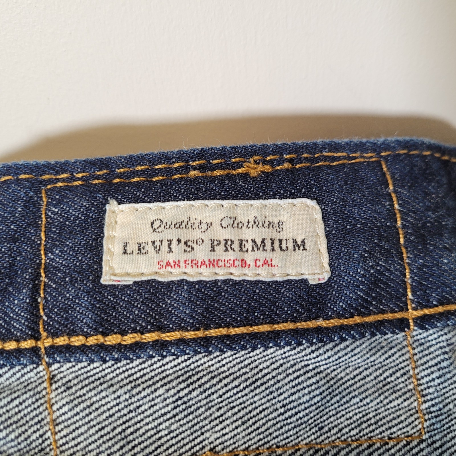 Levis 568 Loose Straight Jeans Mens 36×30 Medium Wash Blue Denim Pants EUC Baggy