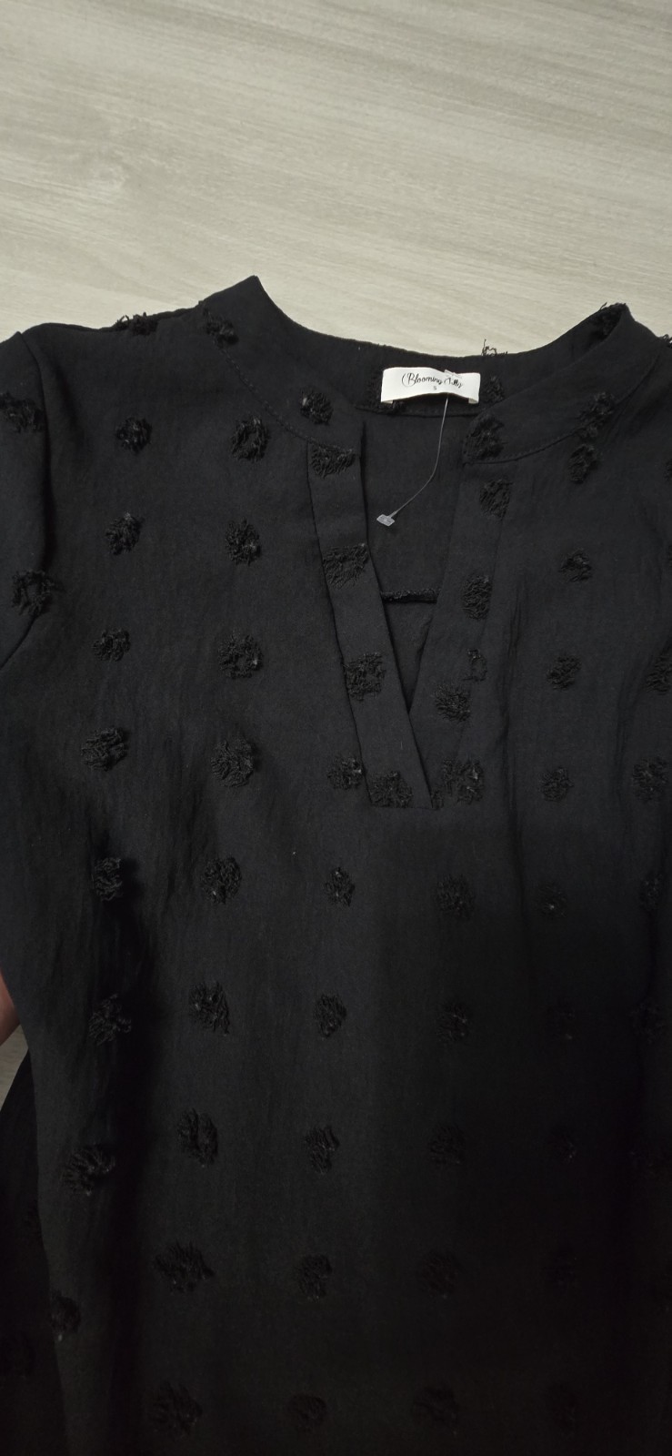 Blooming Jelly Women’s Black Solid V-Neck Long Sleeve Textured Chiffon Blouse