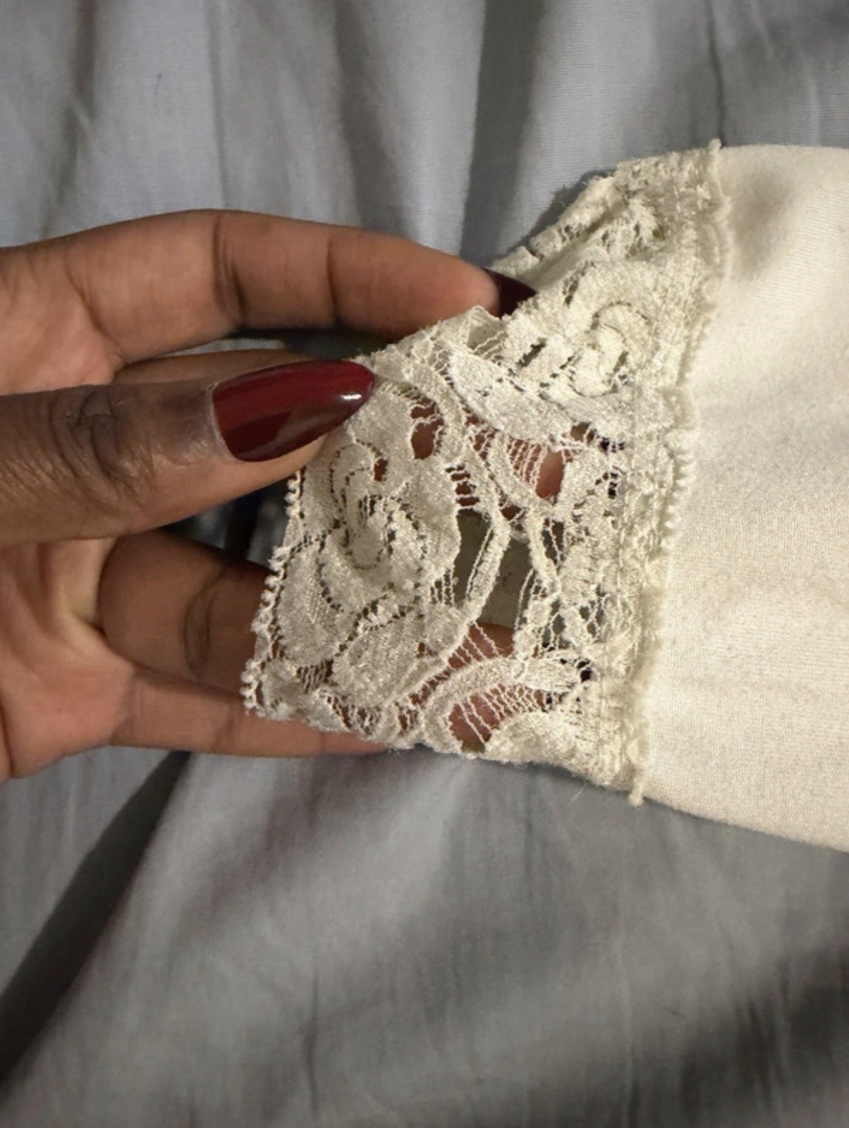 Women’s White Solid Lace Top M Regular Long Sleeve Scoop Neck Pullover Lace Trim