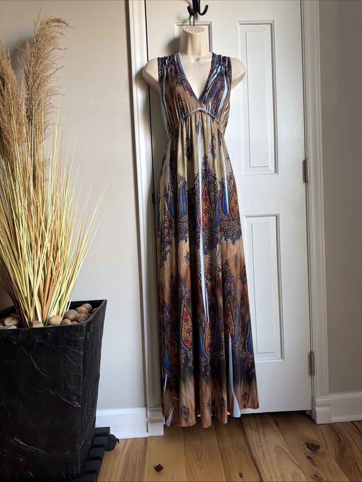 One World Maxi Dress Size S Vneck Empire Waist Paisley Print Silky Jersey