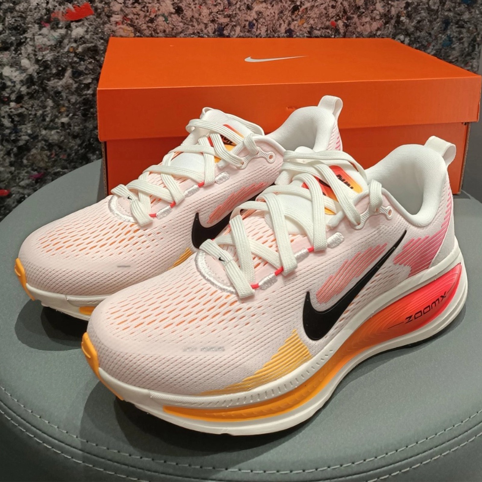 Nike Vomero 18 ‘Sail Bright Crimson Men Running Multicolor Comfort Sneakers New