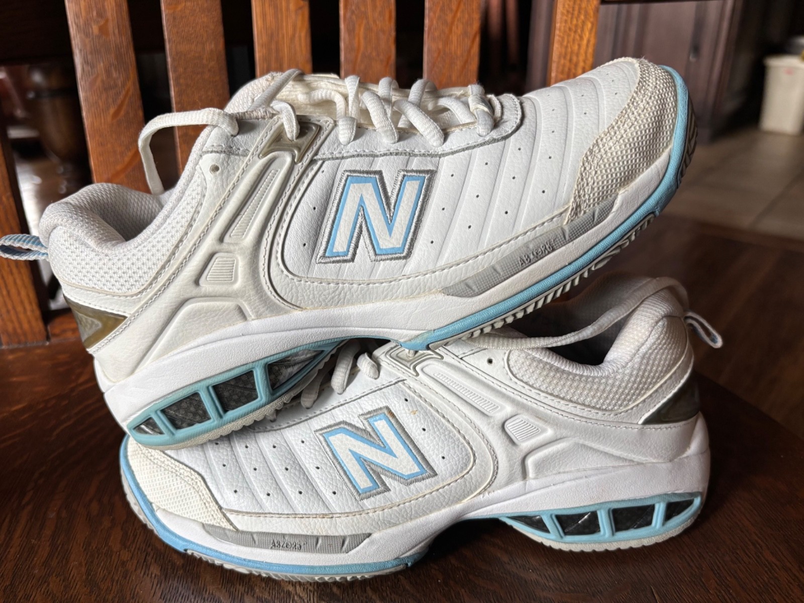 Womens White Tennis New Balance 804 Size 7 very good condition- free shipping