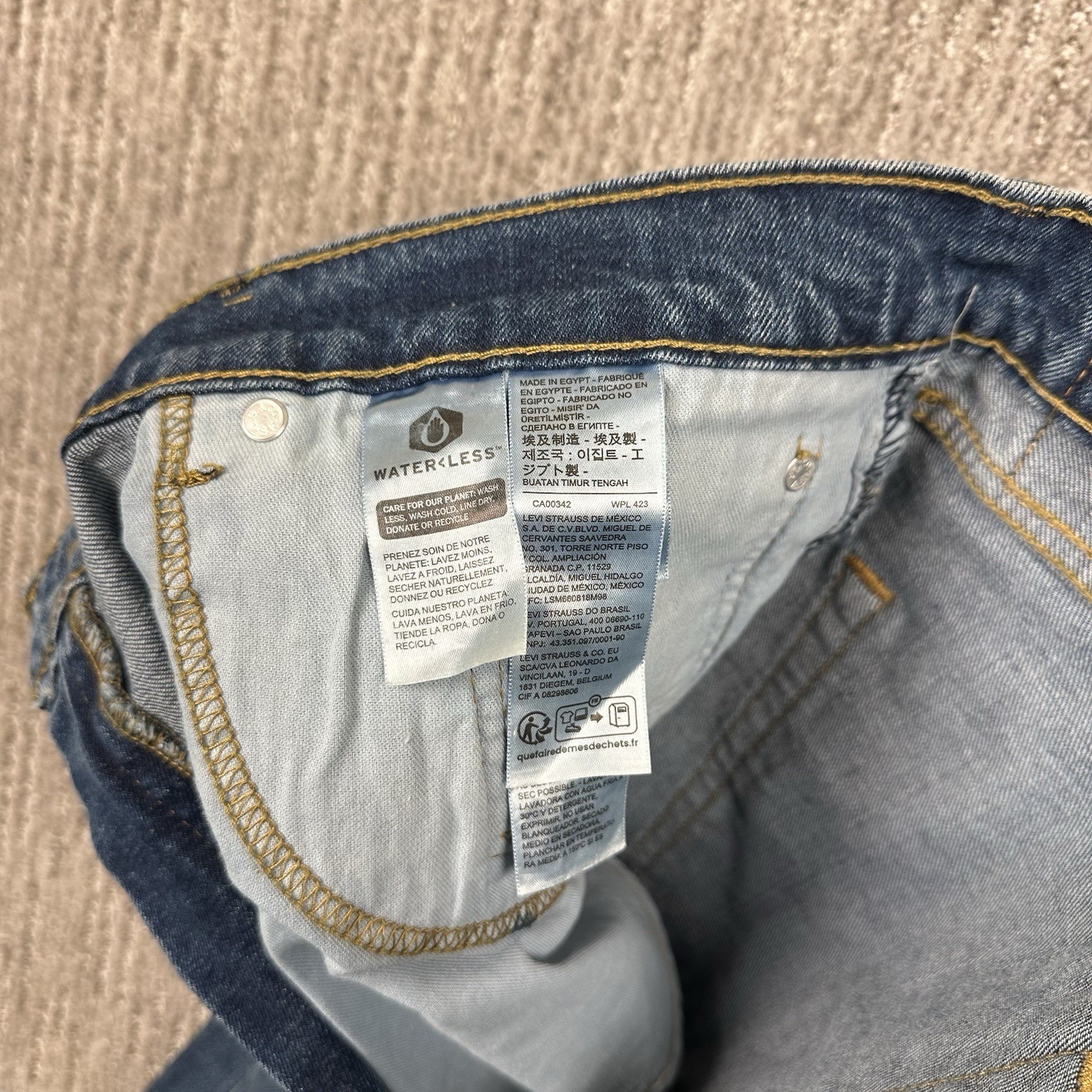 NWT LEVI’S 505 Regular Size 40 x 34 Medium Wash Room At Thigh Men Jeans MSRP $69