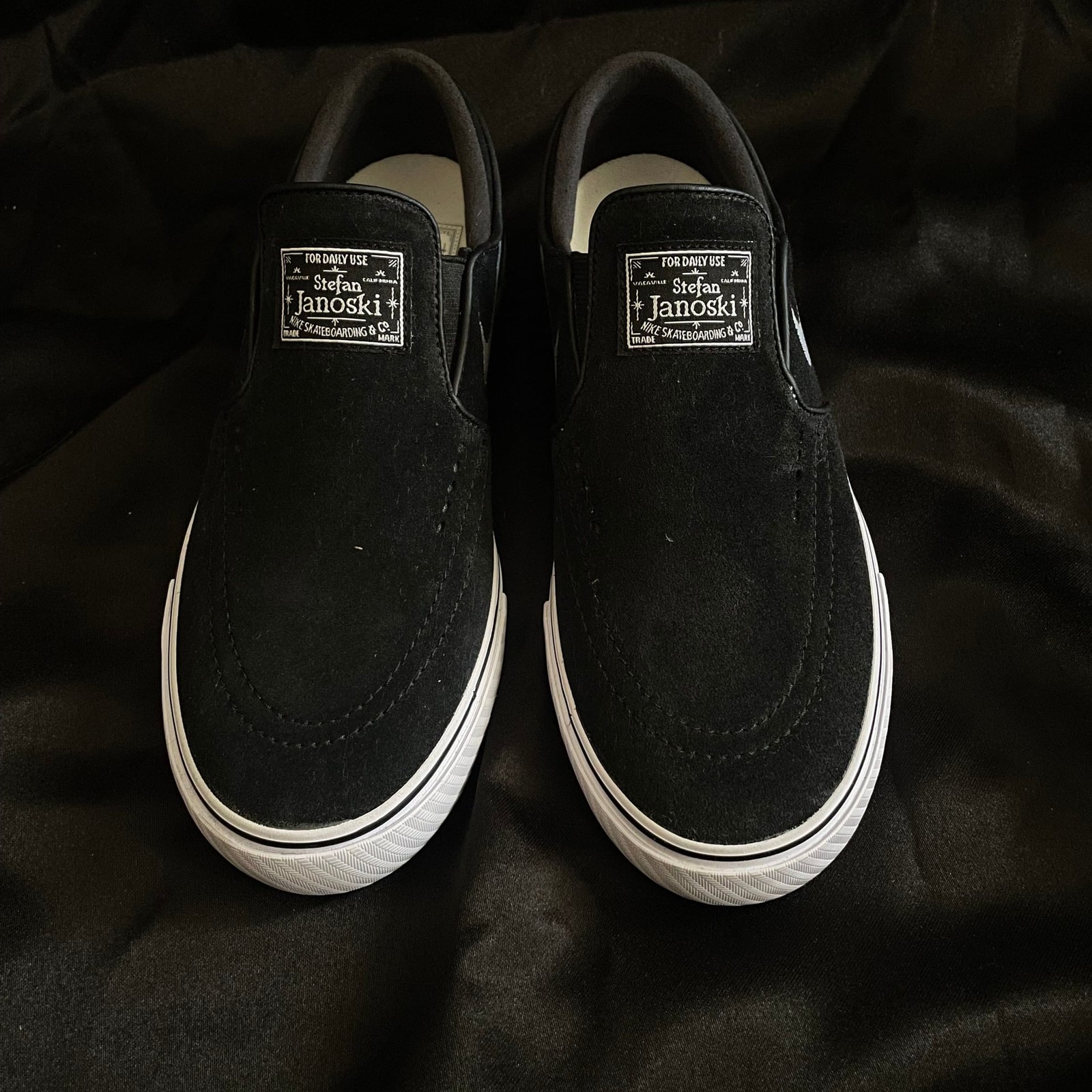Mens 5.5 Nike SB Janoski+ Slip Skate Shoes Black White Suede