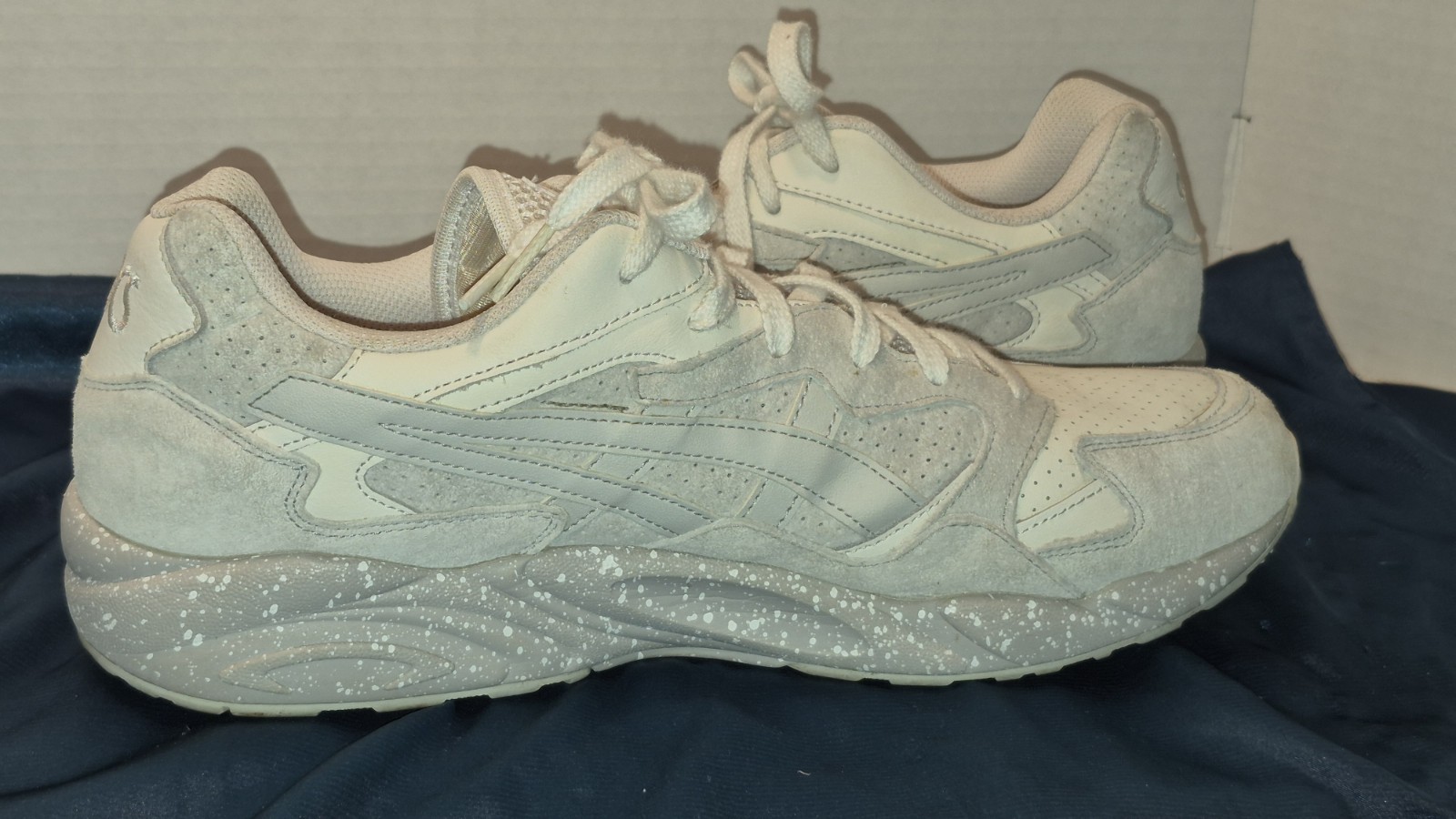 Asics Men’s Gel Diablo Shoes Size 11. Excellent Condition. White And Silver.