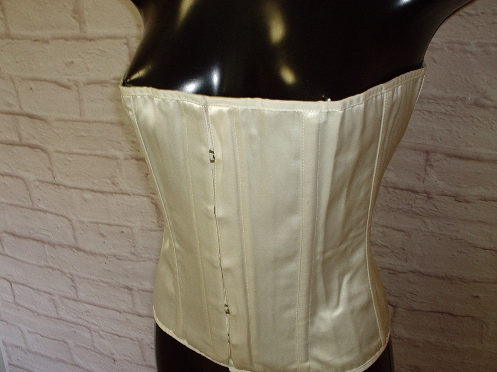 AXFORDS WHITE SATIN HOURGLASS VICTORIAN UNDERBUST CORSET 30 IN WAIST 12 TO 14