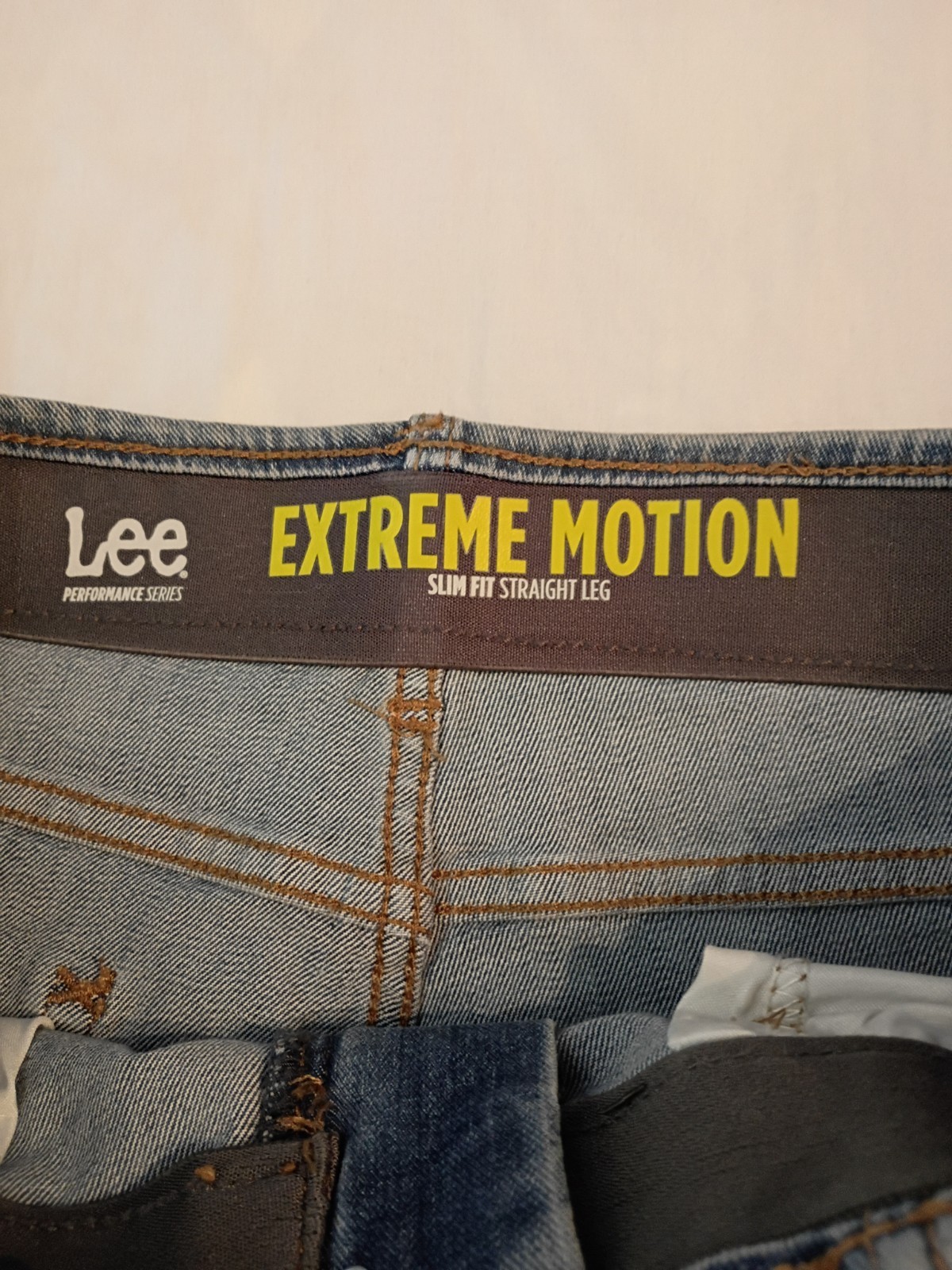NWT Lee Men’s 35×34 Extreme Motion Slim Fit Denim Blue Jeans Gusseted Crotch