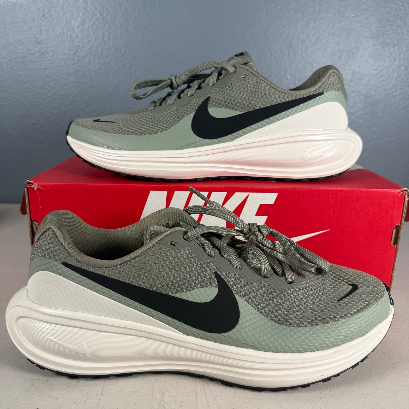 Nike Revolution 8 Mens 8.5 Running Shoes Light Army Green HJ9198-300 NEW