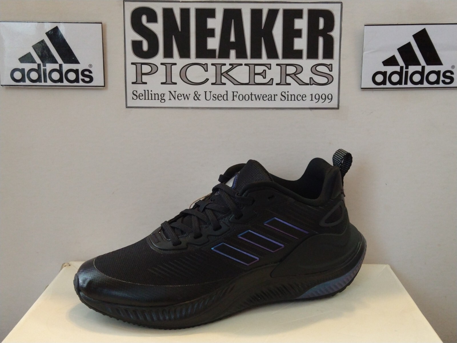 Adidas Men’s AlphaMagma Guard – GX1177 – Black / Dark Marine – Size: 5.5 – NEW !