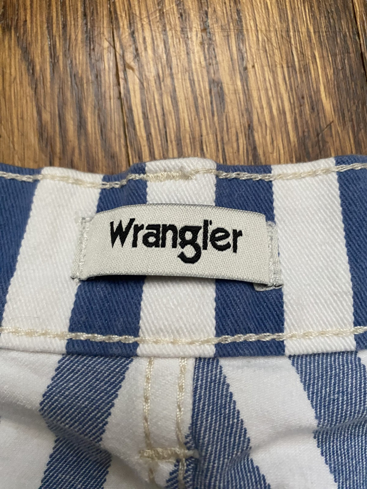 Wrangler Blue and White Striped Straight Jeans Size 28