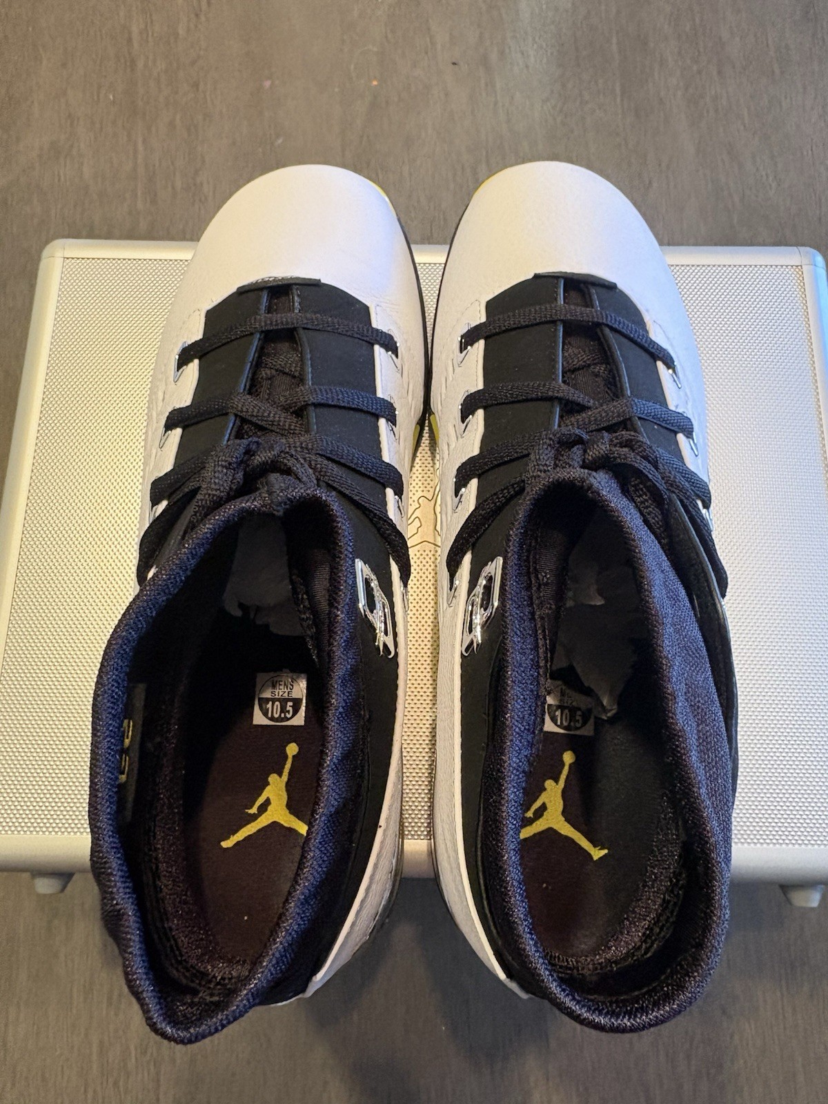 Air Jordan 17 Retro “LIGHTNING” 2024 – Size 10.5