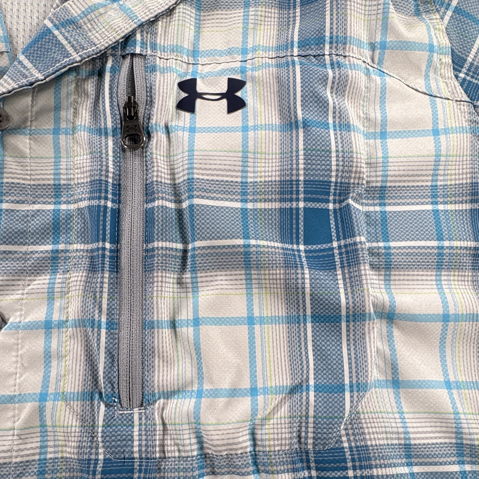 Under Armour HeatGear Mens XL Blue/White Plaid SS Button Up Loose Pockets 50