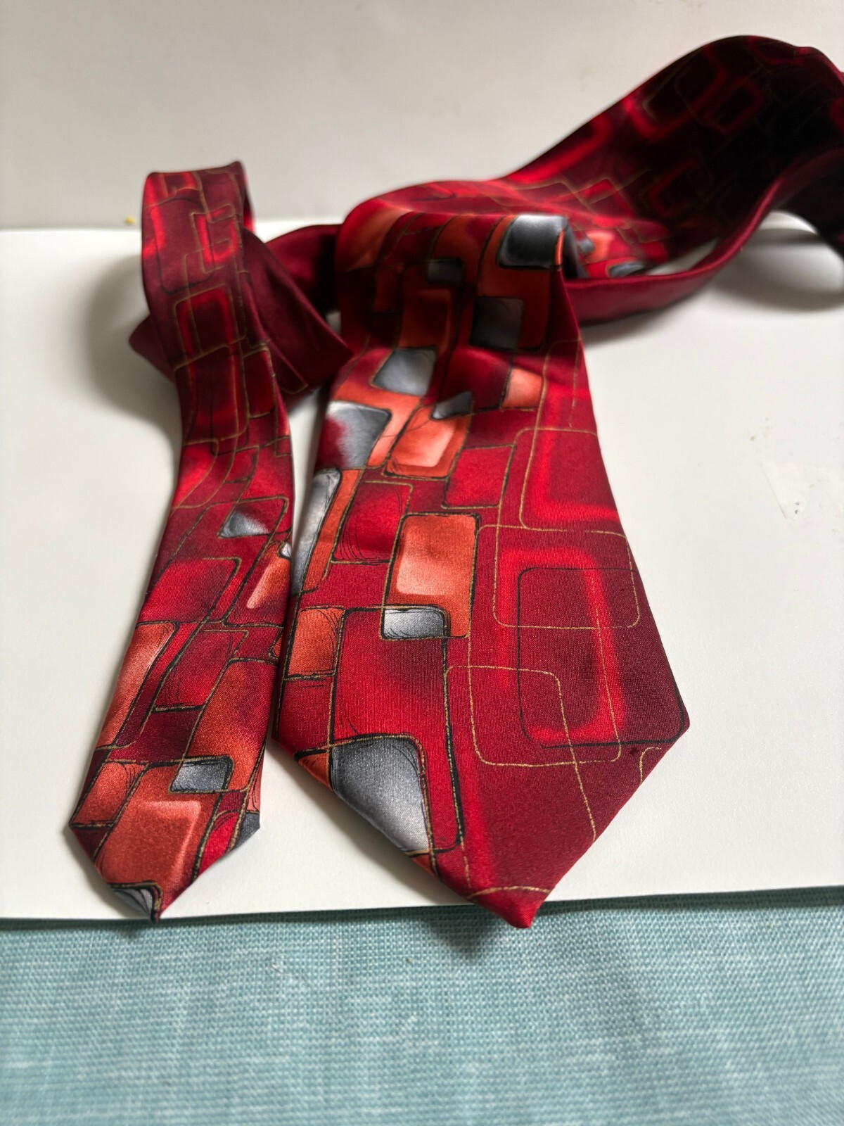 J. Garcia Tie Collection 55 Virtual Reality Ape Red 3.5 inches x 61 Pre-Owned