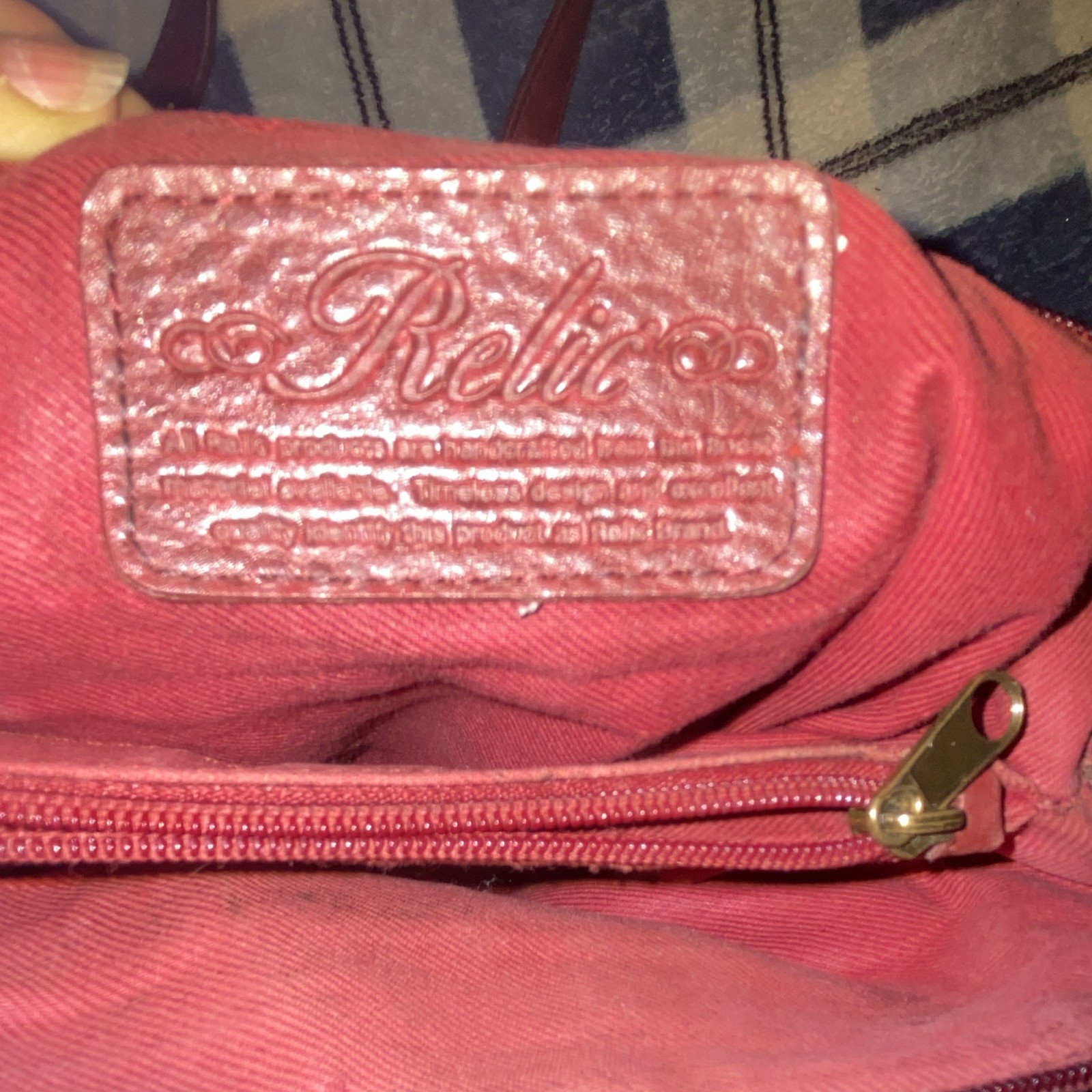 Relic Burgundy Pebbled Small Crossbody Bag Turn Lock Zip Adjustable Strap