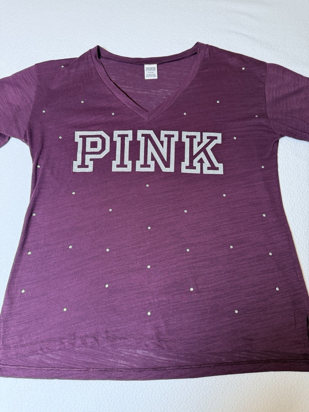 PINK Victoria’s Secret Purple Studded Logo V-Neck Tee Size Medium