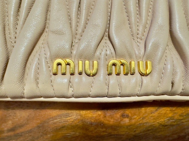 Miu Miu: Matelasse-Nude Quilted Leather Clutch