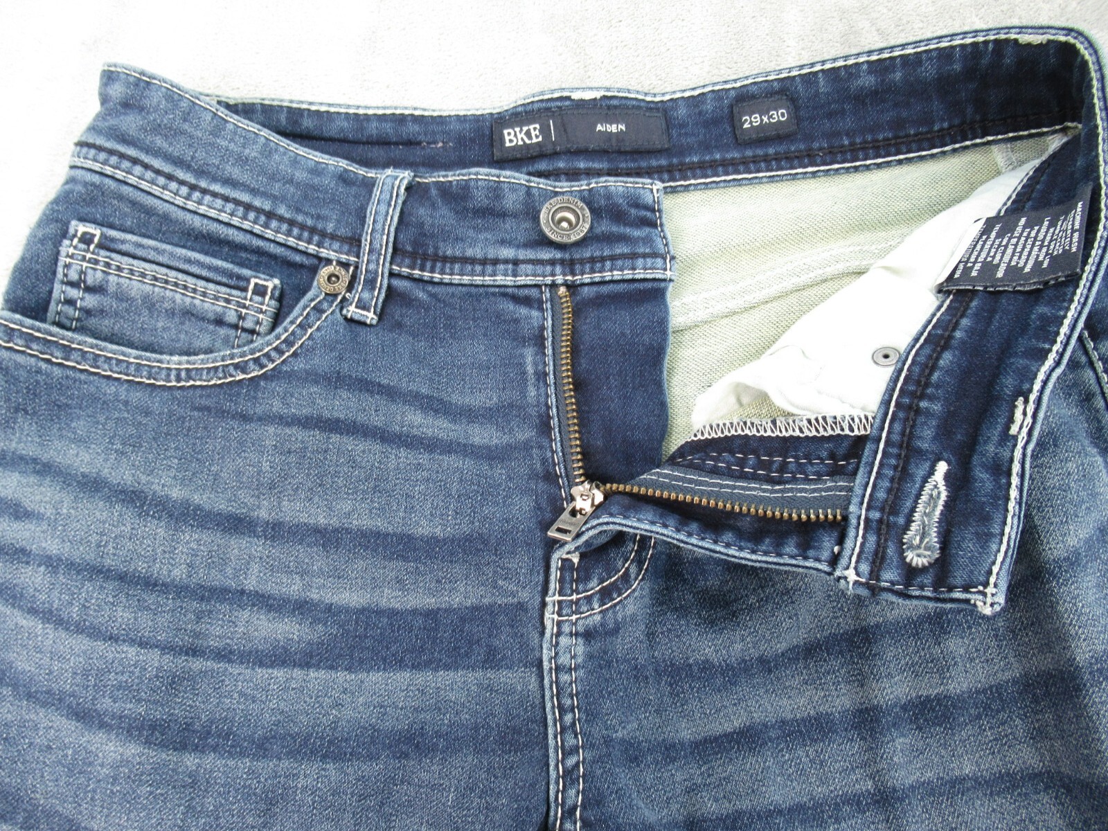 BKE Jeans Aiden Men’s 29×30 (Actual 28×28) Boot Cut Leg Medium Wash Blue