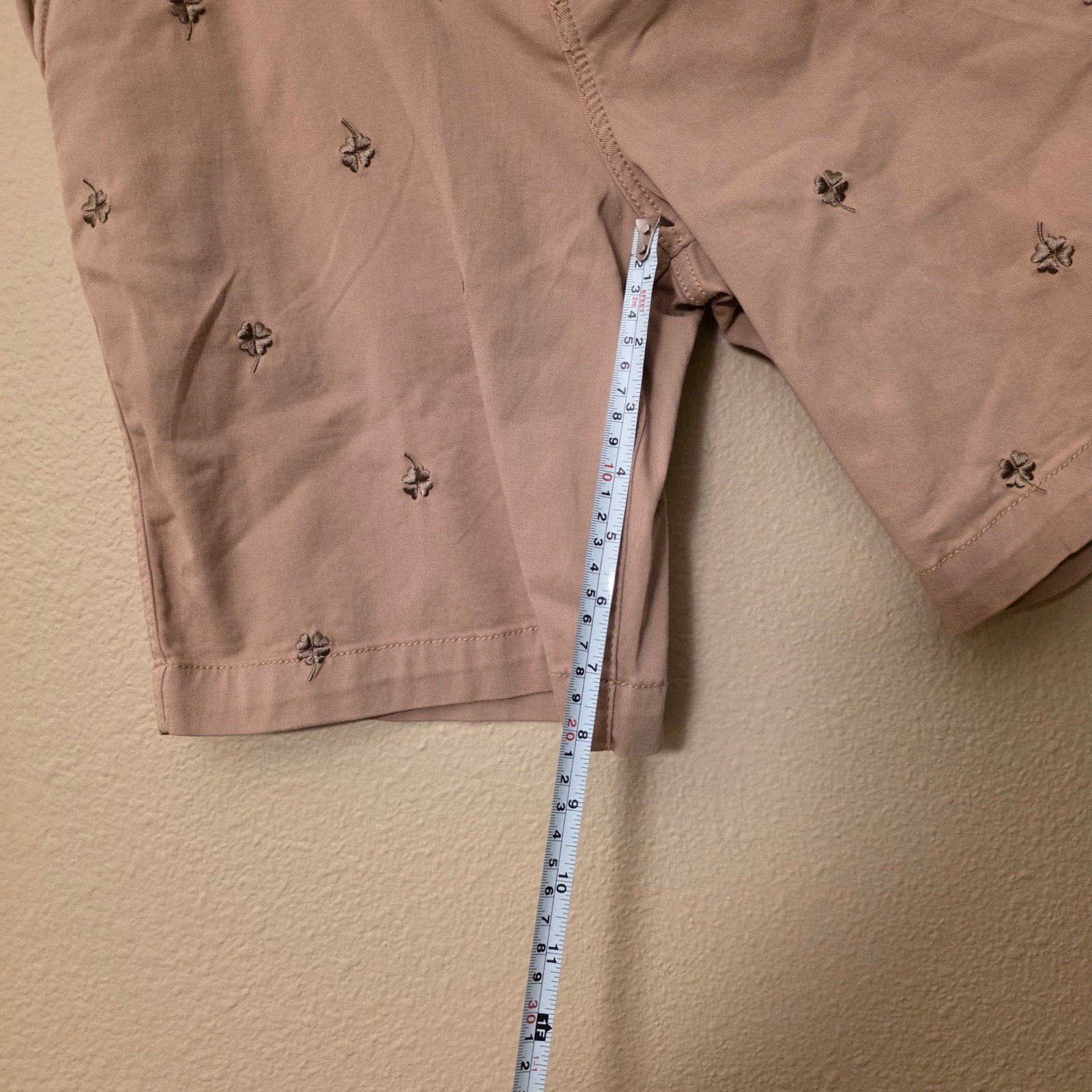 Lucky Brand Mens 30 Tan Embroidered Four Leaf Clover Chino Shorts 9TW/101 NEW