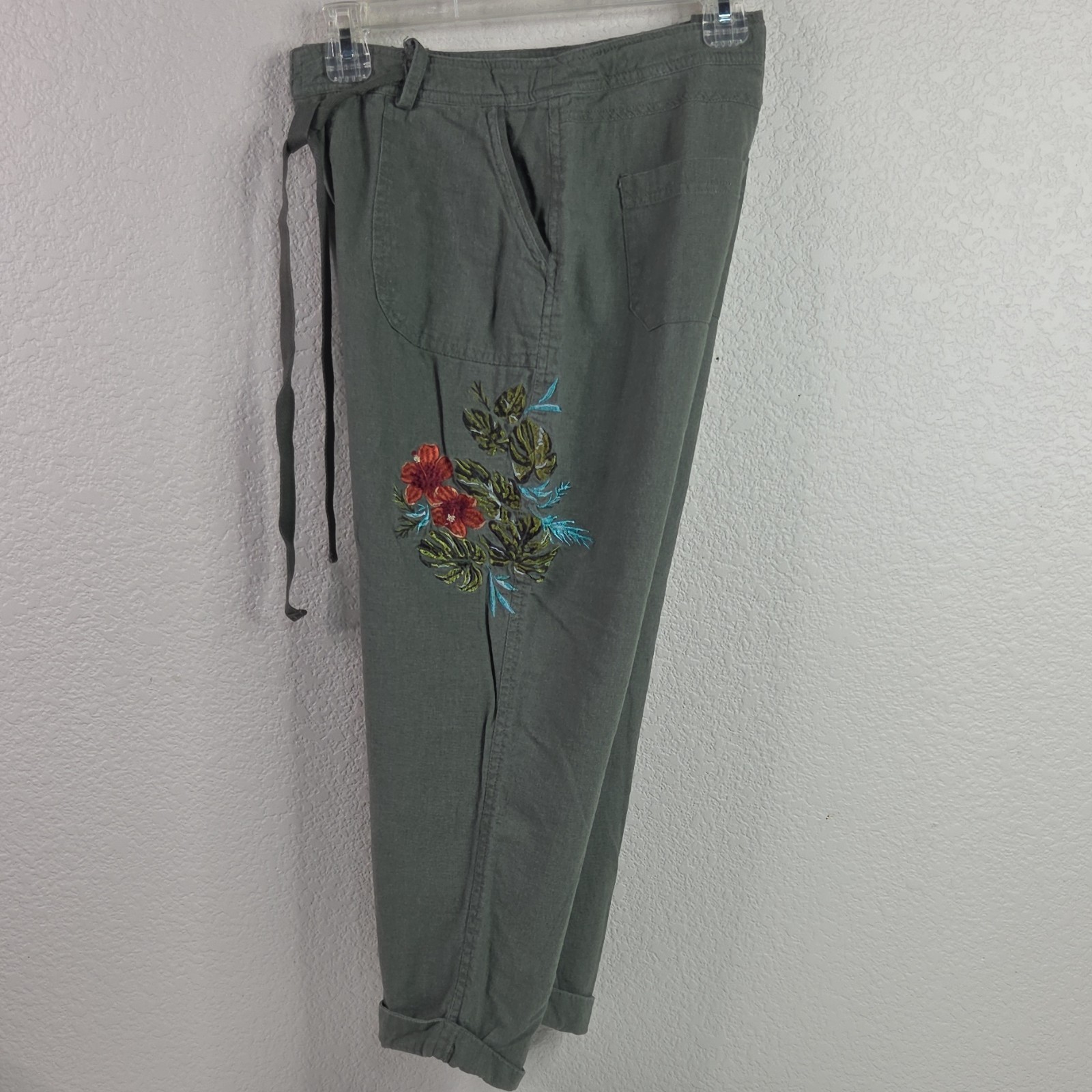 Women’s Green Linen Floral Embroidered Ankle Pants