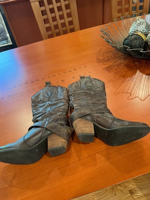 Cowboy women distressed leather brown boots 6M Made in Brazil
