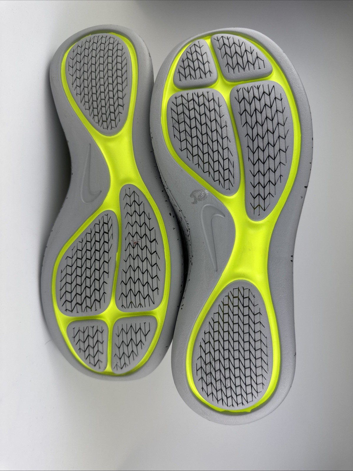 Nike LunarEpic Flyknit Shield Men’s Volt/Gray Sneaker 849664-700