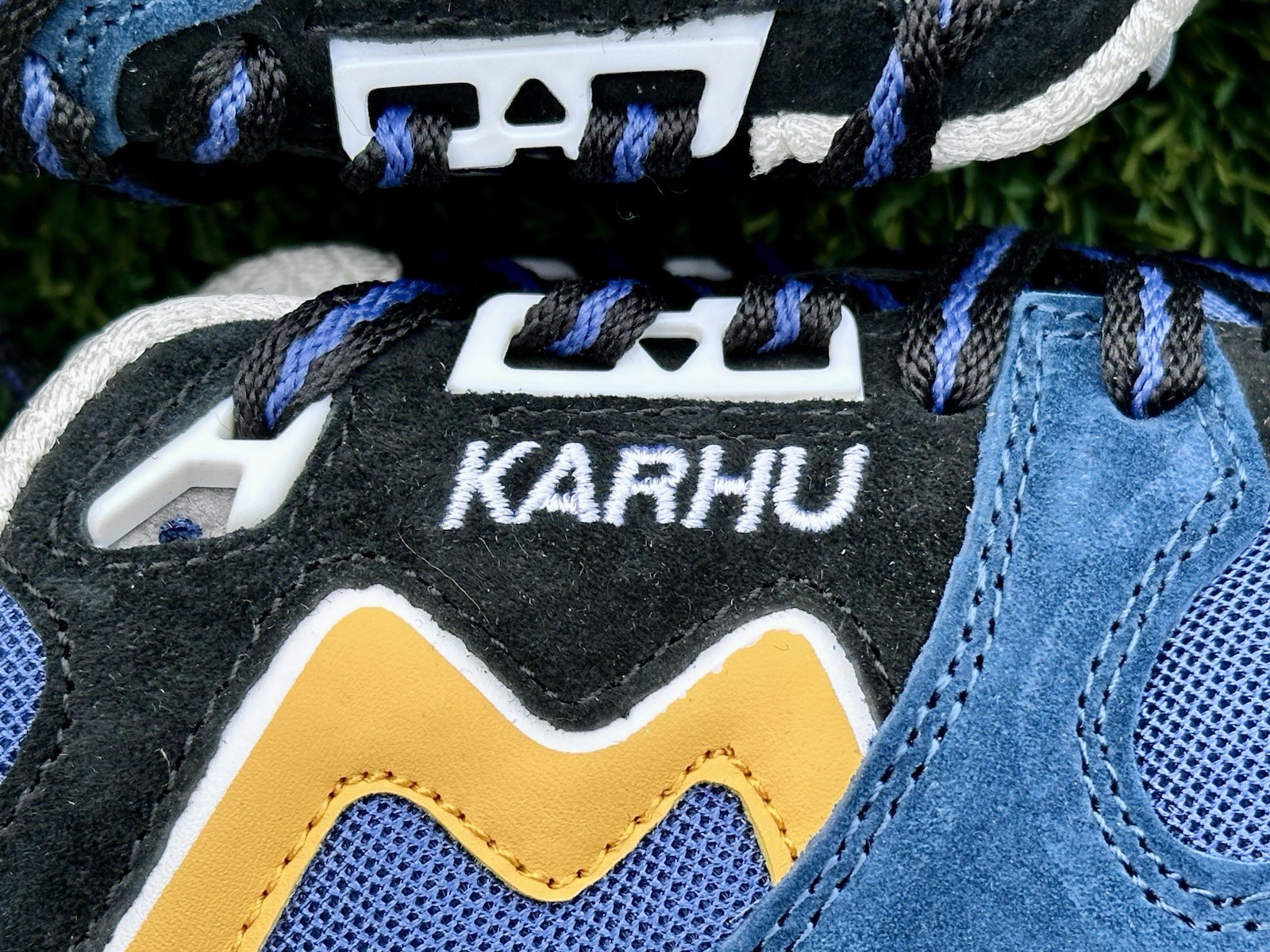 Size 8M 9.5W – Karhu Synchron Classic Retro Sneakers Blue Wing Yellow New $140