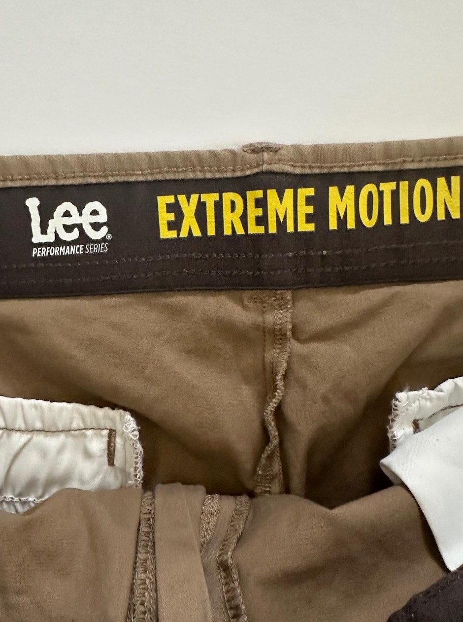 Lee Extreme Motion Men’s Brown Cotton Shorts Flat Front Solid Pockets